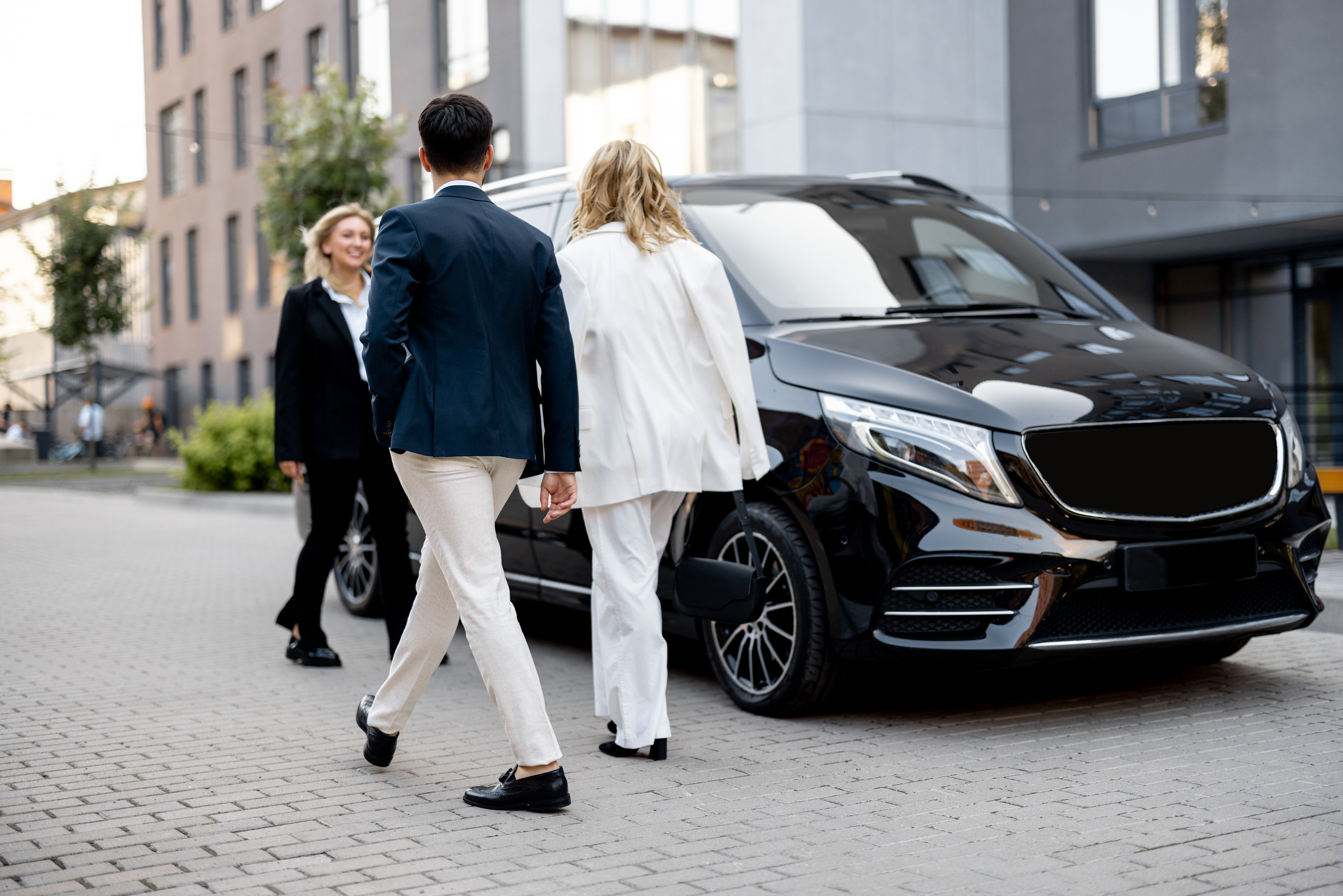 Elegant Business Couple Traveling